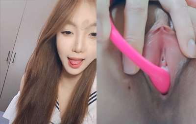 hot-girl-trung-hoa-khoe-not-ruoi-o-mep-lon-hong